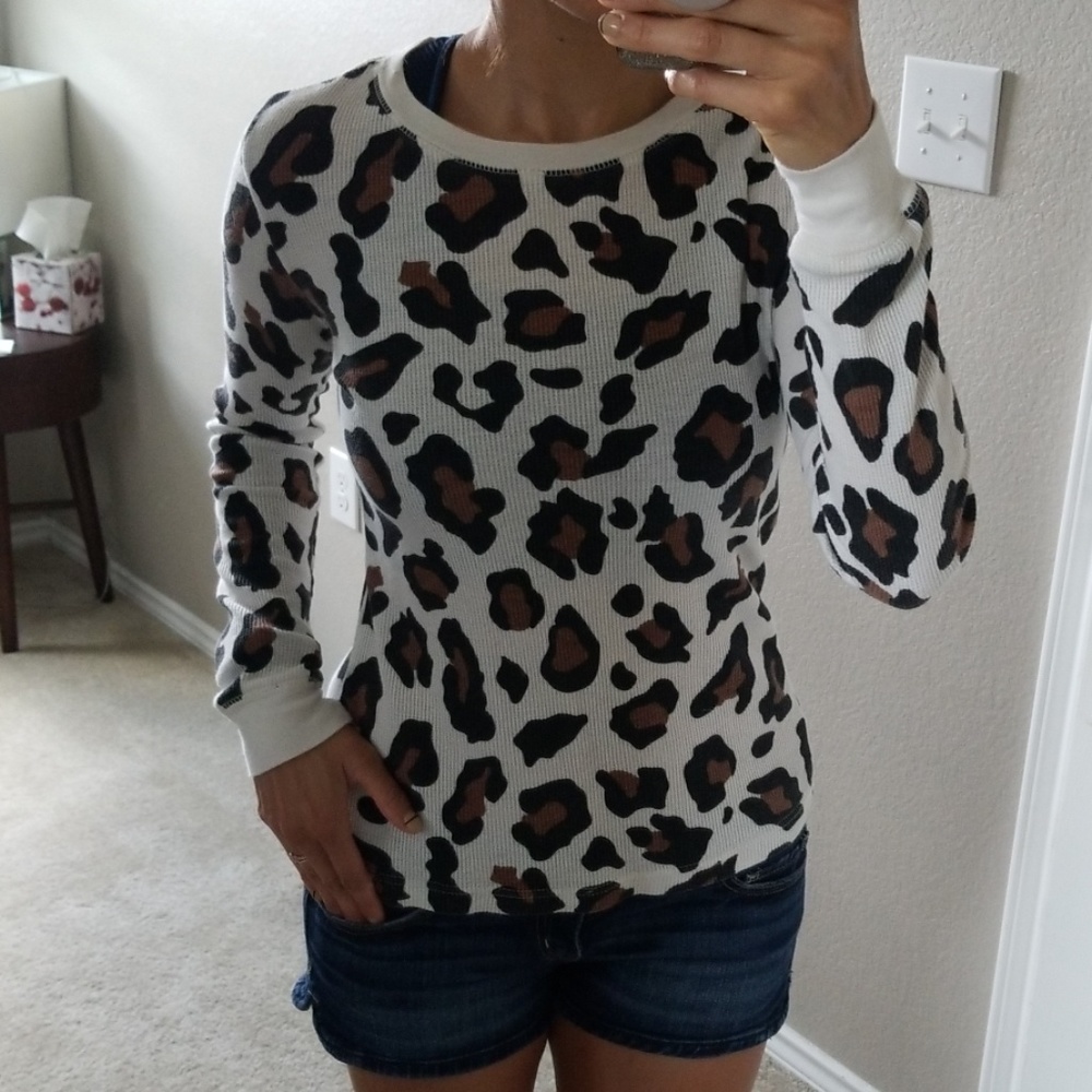 Long sleeve leopard top